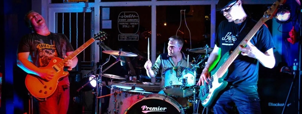 Hundred Days performing live.